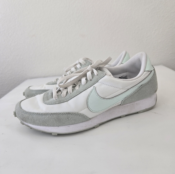 Nike Daybreak 'Barely Green' Sneakers Size 8.5 - Picture 3 of 16